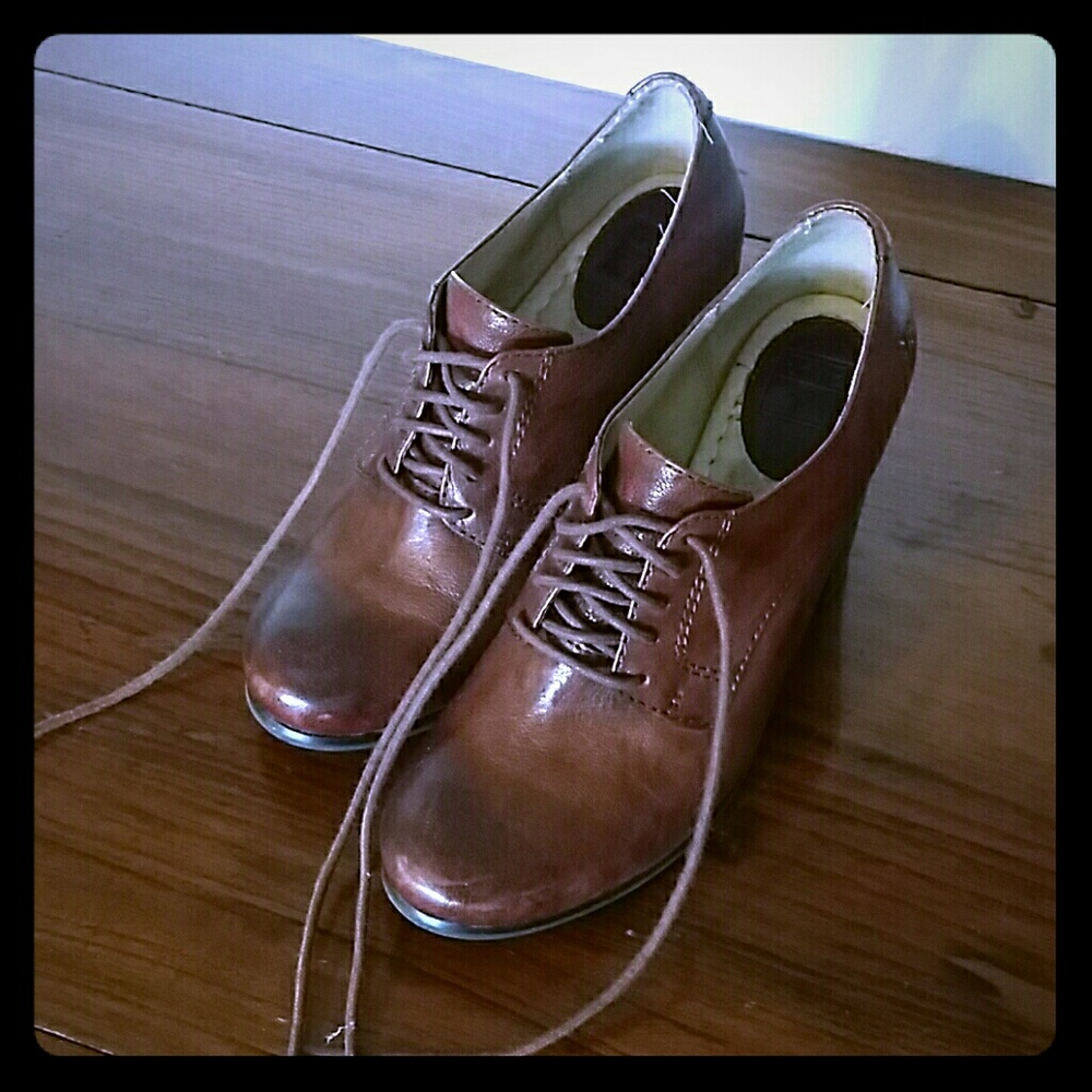 Frye Carson Oxford brown leather heel